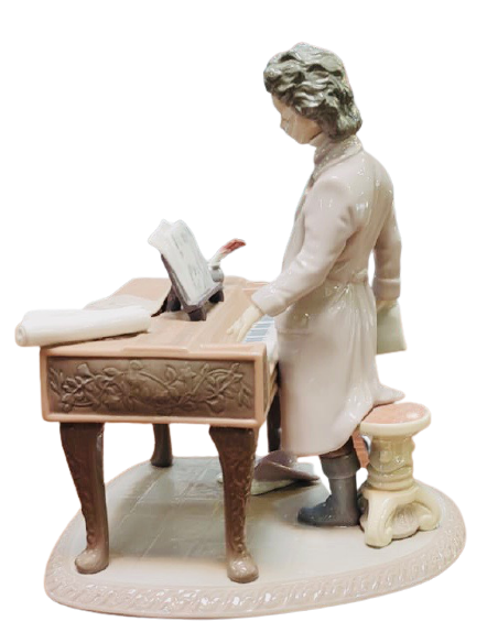 Figura de porcelana de Lladró Joven Beethoven