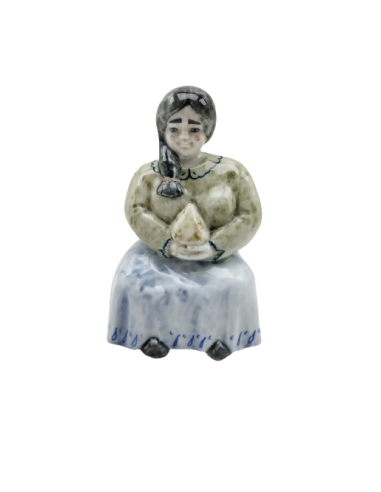 Mujer con Queso ceramica celta