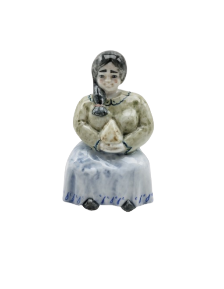 Mujer con Queso ceramica celta