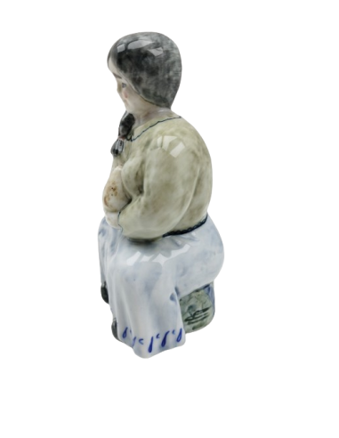 Mujer con Queso ceramica celta