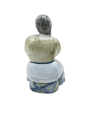 Mujer con Queso ceramica celta