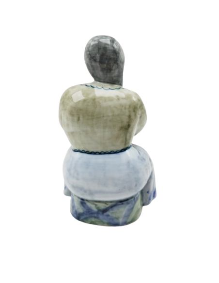 Mujer con Queso ceramica celta